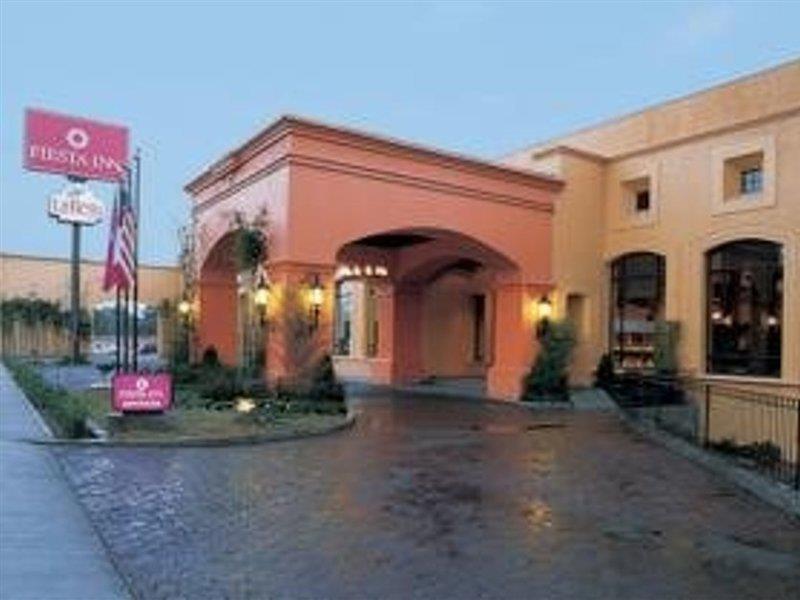 Fiesta Inn Toluca Tollocan Εξωτερικό φωτογραφία
