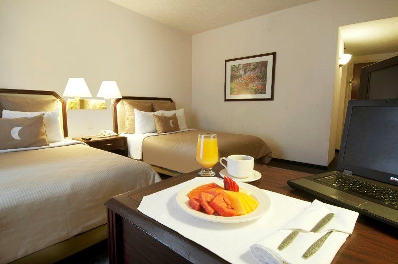 Fiesta Inn Toluca Tollocan Δωμάτιο φωτογραφία